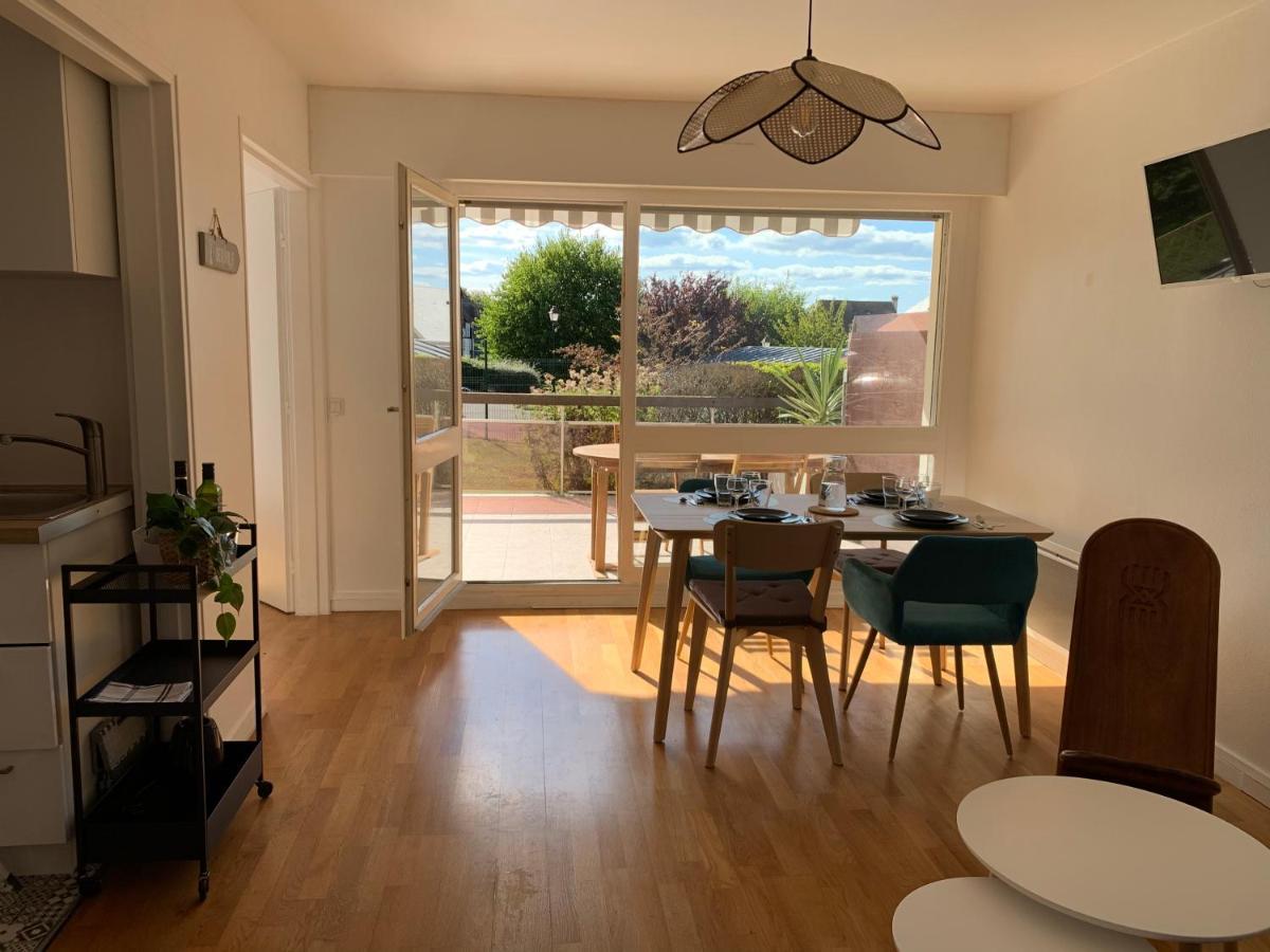 Trouville, Appartement Renove Avec Grande Terrasse Au Calme Luaran gambar