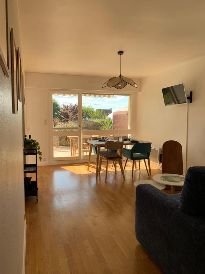 Trouville, Appartement Renove Avec Grande Terrasse Au Calme Luaran gambar