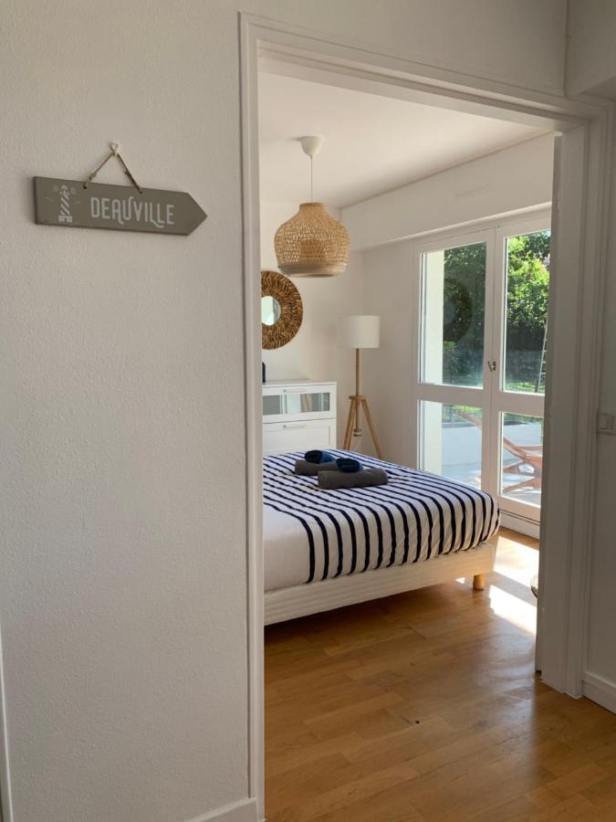 Trouville, Appartement Renove Avec Grande Terrasse Au Calme Luaran gambar