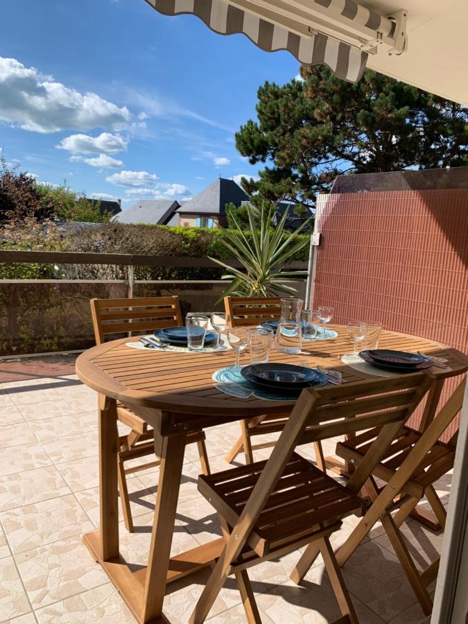 Trouville, Appartement Renove Avec Grande Terrasse Au Calme Luaran gambar