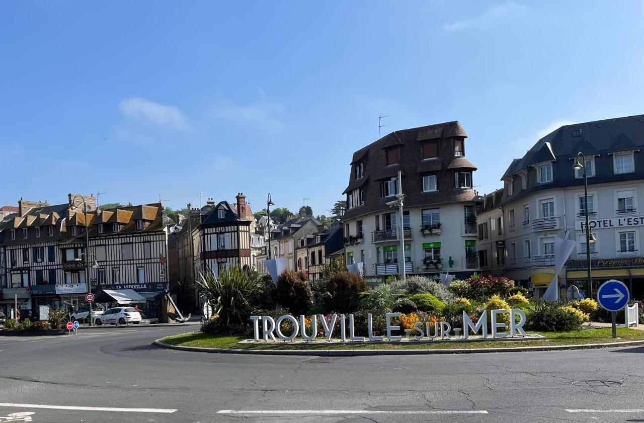 Trouville, Appartement Renove Avec Grande Terrasse Au Calme Luaran gambar